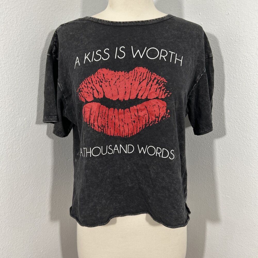 Crop Top Womens Small A Kiss is Worth A Thousand Words Distressed Grunge Y2K